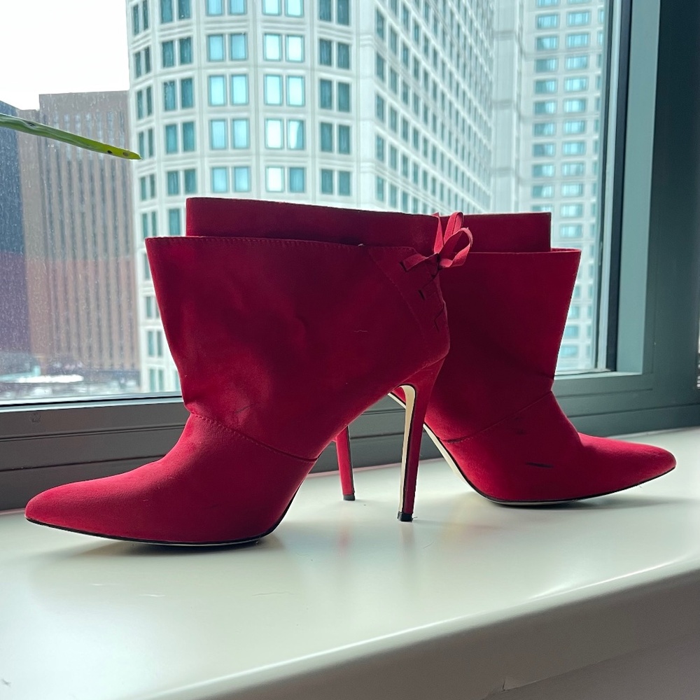 Artistic ankle boots